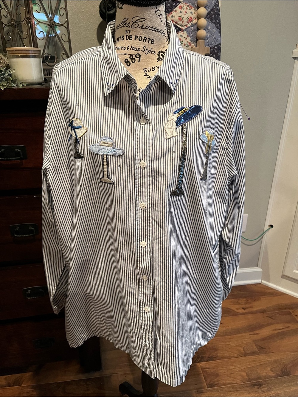 Bobbie Brooks Women's XL Blue/White Striped Button-Down Shirt XL (faded area)